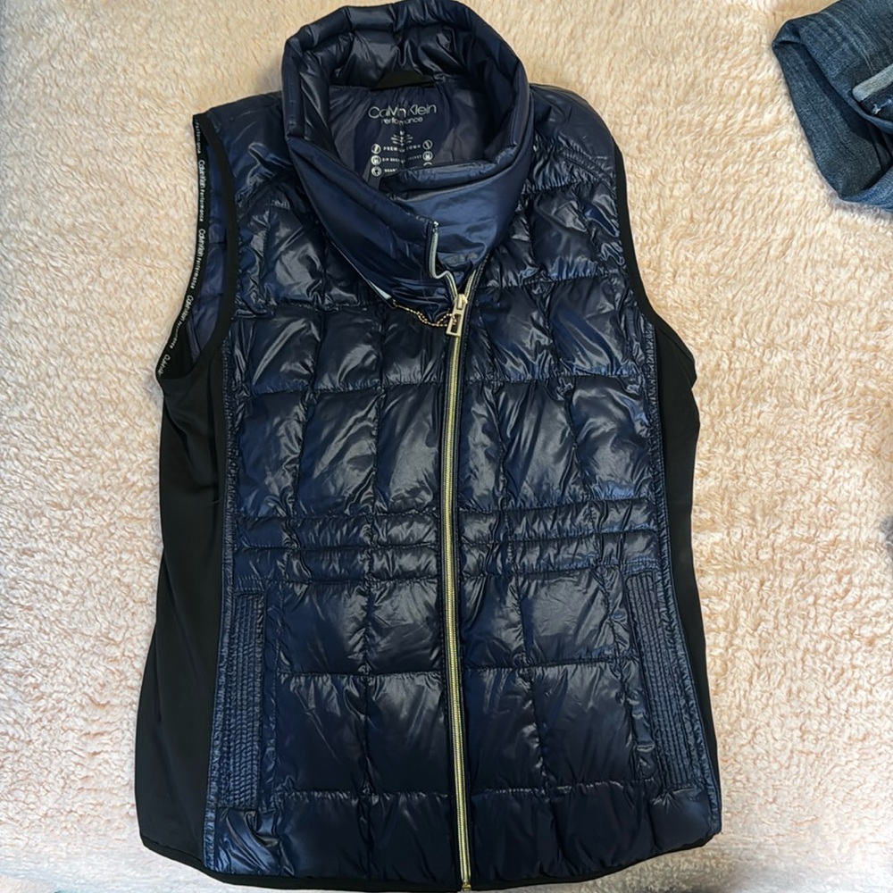 Calvin Klein performance puffer vest - women’s - size medium